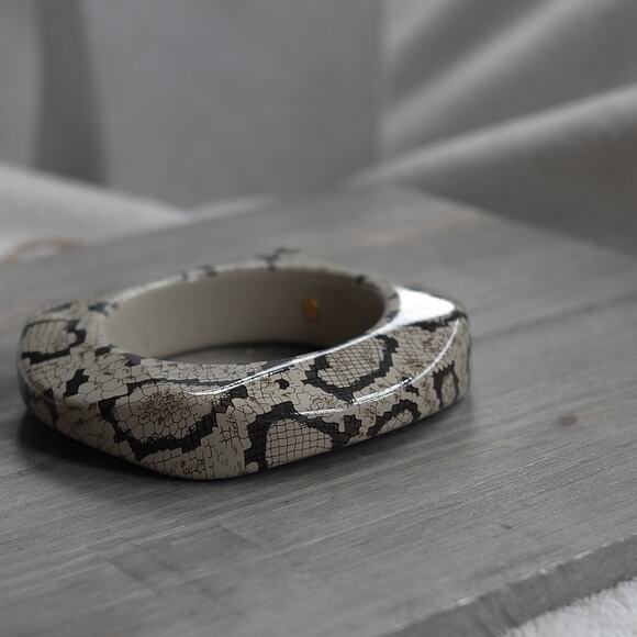 Vintage KJL Kenneth Jay Lane Bangle Bracelet Chunky Snakeskin Black White 1980s - Picture 9 of 12